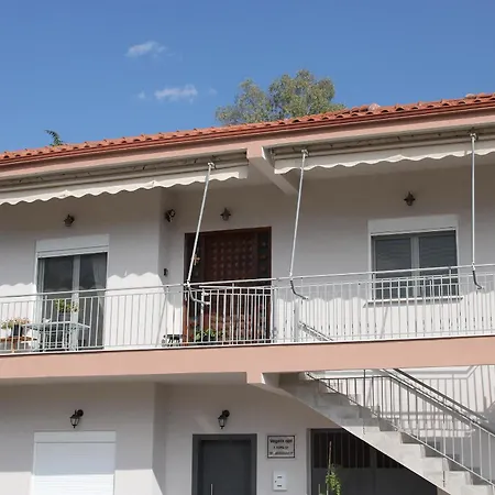 Vagelis 2 アパート