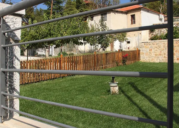 Vagelis 2 Apartment *